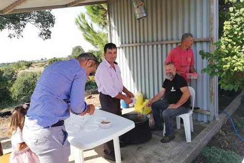 θα ακολουθήσει κουρμπάνι και κεράσματα απο τον θήμο