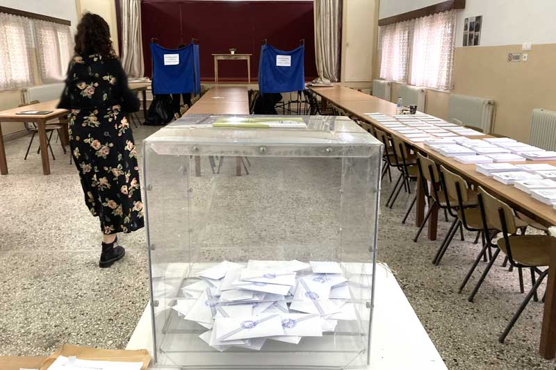 Κοινοβουλευτικές εκλογές, εκλογικό τμήμα για την περιφέρεια,  Parliamentary election, polling station for the district, Parlamentwahl, Wahllokal für den Bezirk